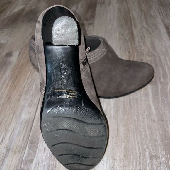 CLARKS BENDABLE ankle booties in grey suede - Picture 3 of 8